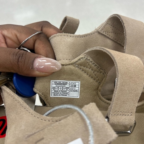 UGG Chestnut Platform Sandals with Navy Pull Tab - Picture 4 of 4